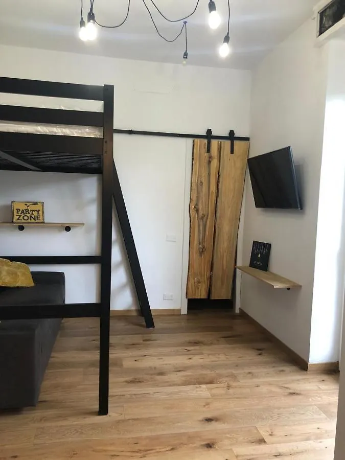 Apartment Trevi Industrial Room D Milan